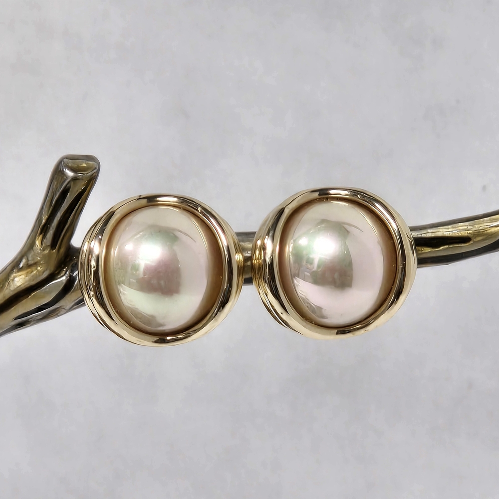 Vntg Goldtone Faux Mabe Pearl Clip Earrings EUC 3/4" Diameter